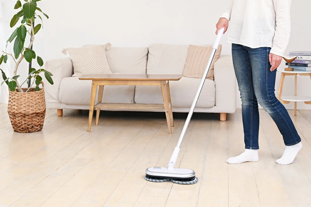 一人暮らしにおすすめの電動モップ5選|水拭き・軽量・コードレスを開発経験者が解説